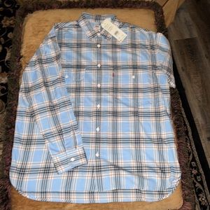 NWT Levi’s brushed fabric oversized plaid long sleeve shirt!  Great layering!